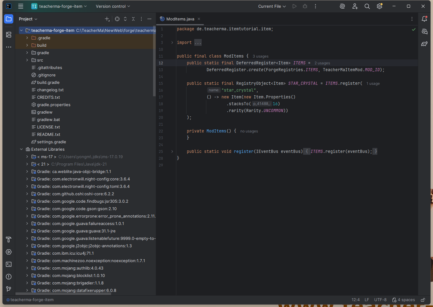 IntelliJ IDEA 打开的 teacherma-forge-item 根目录，左侧可见 build.gradle、gradle.properties、gradlew.bat、src 与 JDK 17